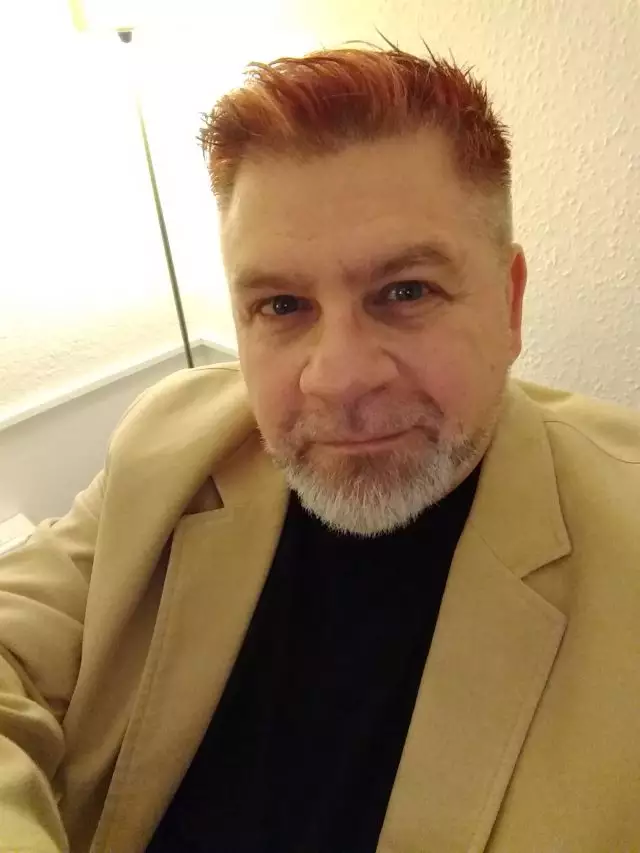 Professional LGBT Couple Counsellor: Dean Richardson